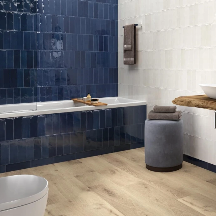 Sol aspect bois résistant à l'humidité pour salle de bain à [Ville]