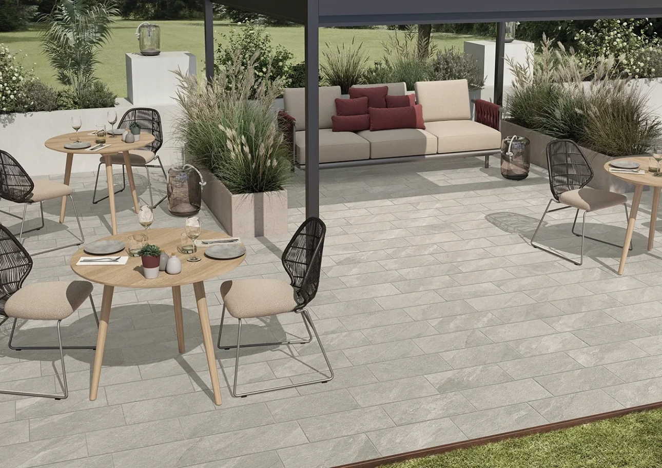 Carrelage extérieur pour aménagement de cour et terrasse à Saint-Leu