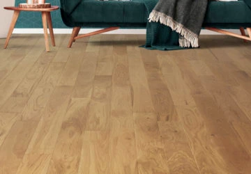 Finition de carrelage imitation bois chaleureux pour intérieur à Saint-André