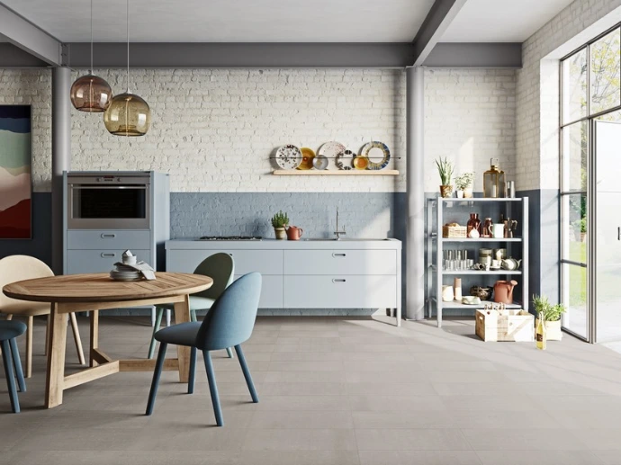 Carrelage sol Saint-Joseph : aménagement intérieur gris clair pour salon et cuisine