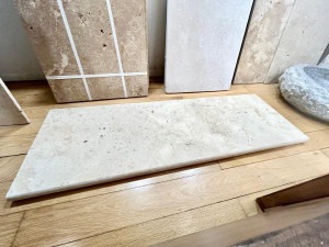 Pose de carrelage imitation parquet pour rénovation de sol à Saint-Louis