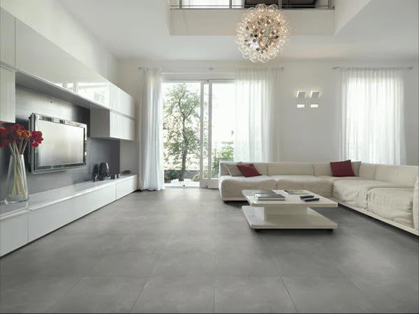 Aménagement intérieur avec carrelage sol gris clair pour espaces de vie à Salazie