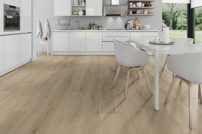 Lames vinyle aspect bois clair pour espace bureau ou salle à manger
