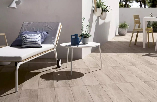 Aménagement de varangue avec sol vinyle SPC robuste à Salazie