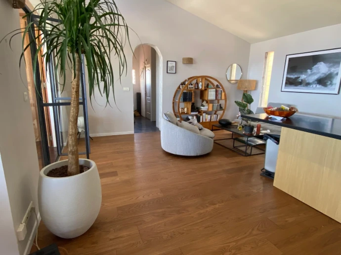 Vente et pose de parquet en bois classique pour villa au Port