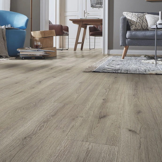 Vente et pose de parquet en bois clair pour appartement à Saint-Louis