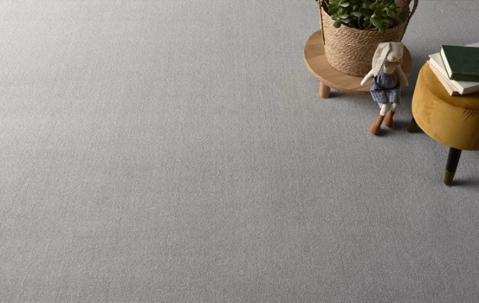 Échantillon de moquette grise texturée pour sol d'intérieur moderne