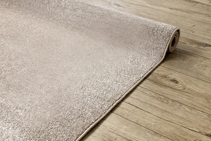 Zoom sur les finitions et la texture d'une moquette grise à Saint-Joseph