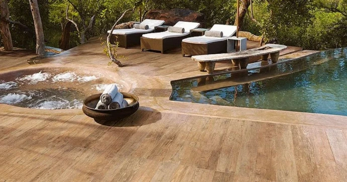Aménagement de terrasse extérieure en pierre naturelle à Salazie